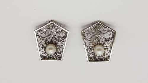 Antique Filigree and Pearl 950 Britannia Silver Shirt Collar Clips weight 8.6g as per photo