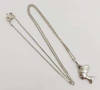 925 Sterling Silver Egyption Pendant and Chain weight 2.7g as per photo