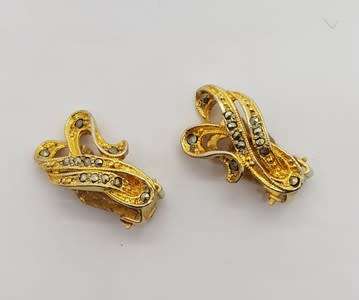 Vintage Pair of Costume Jewelry Clip-On Earrings as per photo