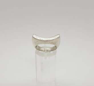 925 Sterling Silver Ring weight 7.6g size Q as per photo