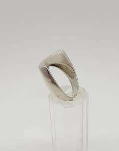 925 Sterling Silver Ring weight 7.6g size Q as per photo