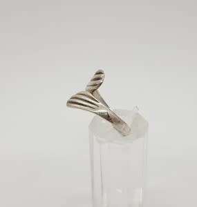 925 Sterling Silver Ring weight 2.4g size Q as per photo