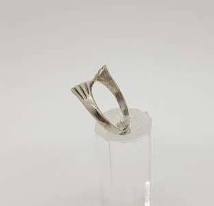 925 Sterling Silver Ring weight 2.4g size Q as per photo