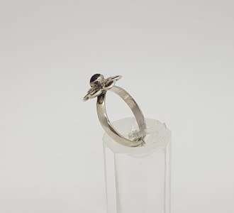 925 Sterling Silver Ring weight 2.1g size M as per photo