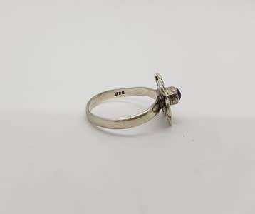 925 Sterling Silver Ring weight 2.1g size M as per photo