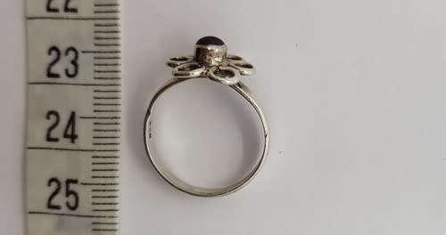 925 Sterling Silver Ring weight 2.1g size M as per photo
