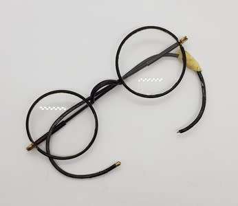 Pair of vintage reading glasses in box - ear piece broken - as per photo