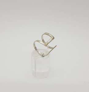 925 Sterling Silver Ring weight 2.1g size N as per photo
