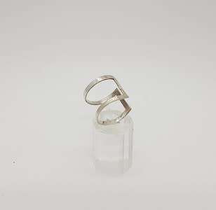 925 Sterling Silver Ring weight 2.1g size N as per photo