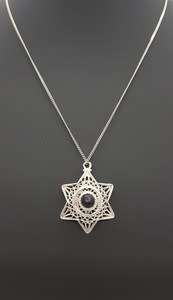 925 Sterling Silver Pendant and Chain weight 5g as per photo
