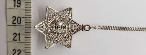 925 Sterling Silver Pendant and Chain weight 5g as per photo