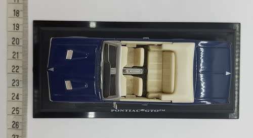 delPrado 1964 Pontiac GTO model car, missing 1 mirror as per photo