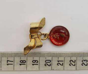 Vintage 1957 3-Pence (Rhodesia and Nyasaland) Brooch Queen Elizabeth II as per photo