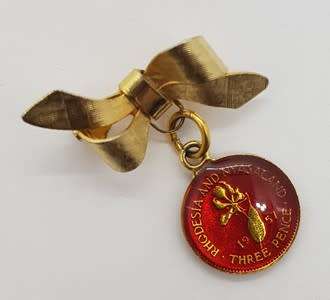 Vintage 1957 3-Pence (Rhodesia and Nyasaland) Brooch Queen Elizabeth II as per photo