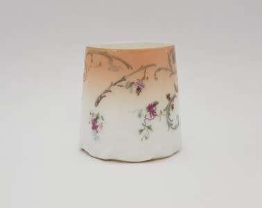 Small Limoges cup, height 5cm (with hairline crack) as per photo