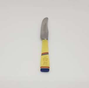 Faux ivory handle George 6 coronation butter knife, 12cm as per scan
