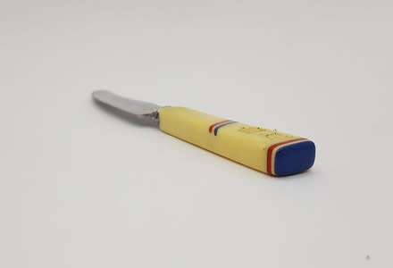 Faux ivory handle George 6 coronation butter knife, 12cm as per scan
