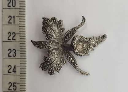 Silver marcasite brooch 10.2g - as per photo