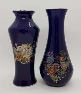 Pair of blue porcelain flower pots height - 16cm - as per photo