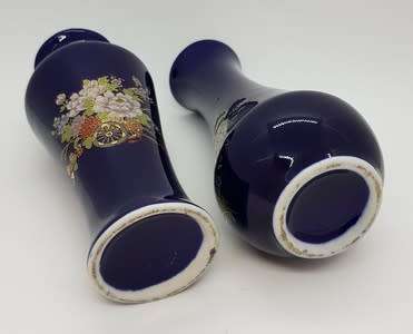 Pair of blue porcelain flower pots height - 16cm - as per photo