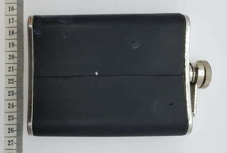 Stainless steel 6oz hip flask - broken piece at the lid -  CRAZY R1 start