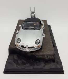 BMW Z8 - The World is not enough model car - case cracked - as per photo