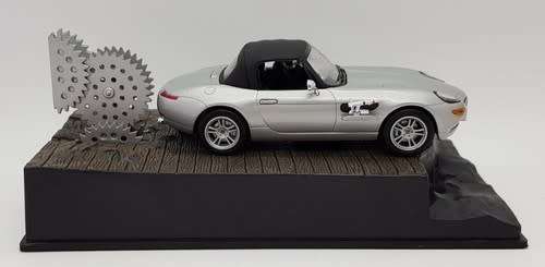 BMW Z8 - The World is not enough model car - case cracked - as per photo