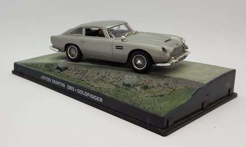 Aston Martin DB5 - Goldfinger model car  - casing cracked, broken mirror and missing light