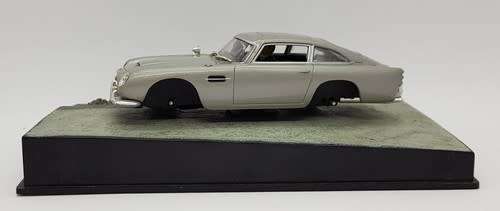 Aston Martin DB5 - Goldfinger model car  - casing cracked, broken mirror and missing light