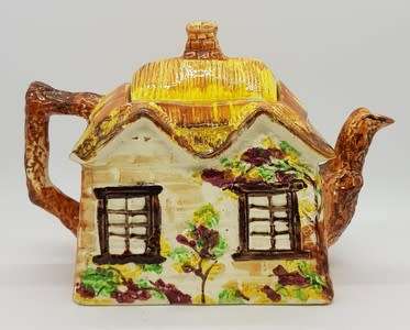 Cottage Tea pot and 2 sugar bowls - as per photo