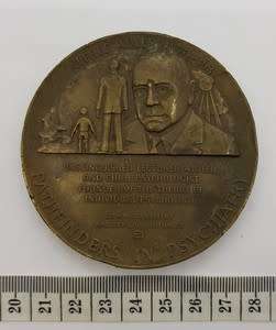 Alfred Adler 1870 - 1937 Pathfinders in Psychiatry medallion - as per scan