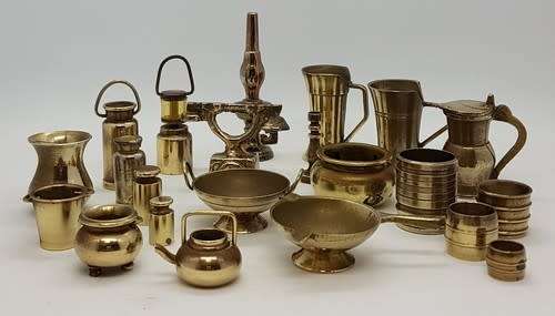 Lot of 22 Nik Nak pieces - as per photo