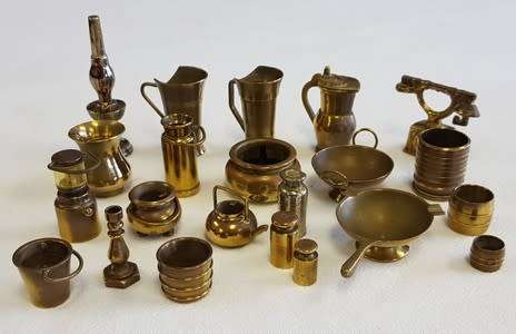Lot of 22 Nik Nak pieces - as per photo