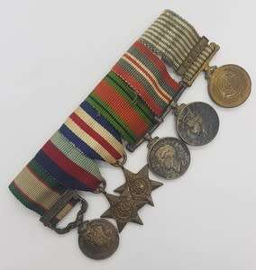 Set of WWII miniature medals - as per photo