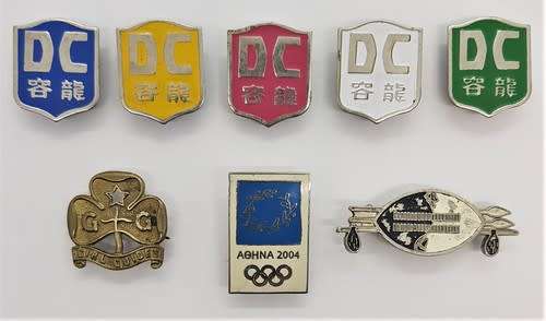 Lot of 8 different badges - as per scan