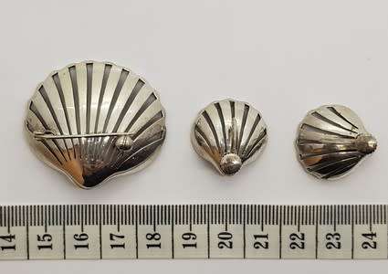 Beautiful vintage Sterling Silver marcasite brooch and screw on earring set - as per photo