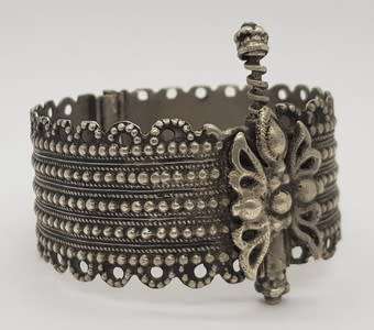 Vintage 90% Silver Cuff Bangle with screw in pin weight 48g as per photo