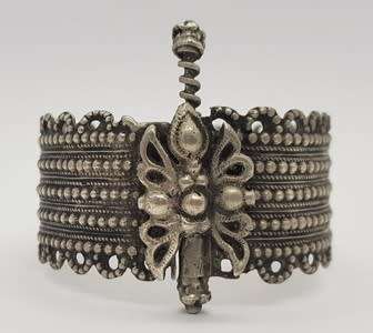 Vintage 90% Silver Cuff Bangle with screw in pin weight 48g as per photo