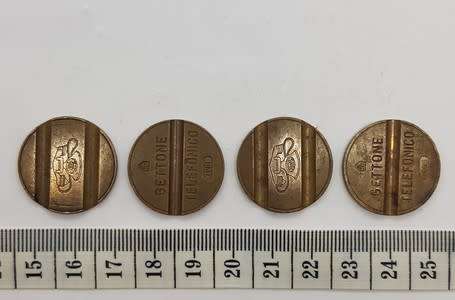 Lot of 4 Get Tone Telefonico tokens - as per photo