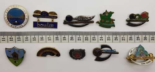 Lot of 10 Bowls badges - as per photo