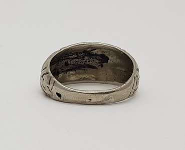 Costume jewellery ring - as per photo