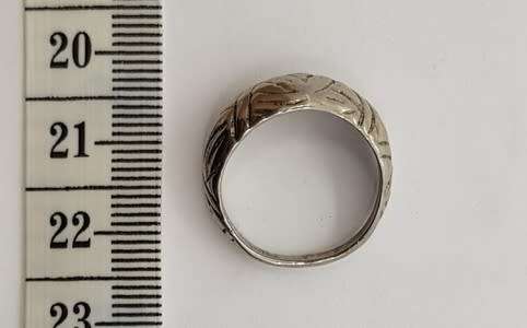 Costume jewellery ring - as per photo