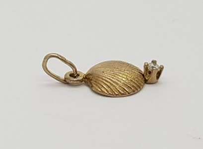 9k Gold and Diamond Shell pendant weight 0.5g s per photo