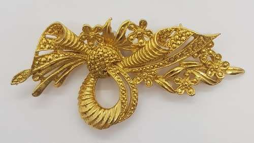 Vintage Costume jewellery Gold colour Brooch - as per photo