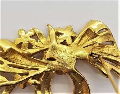 Vintage Costume jewellery Gold colour Brooch - as per photo