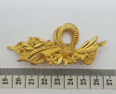 Vintage Costume jewellery Gold colour Brooch - as per photo