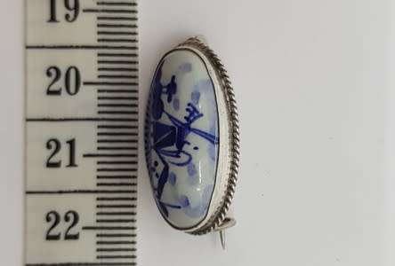 Vintage Dutch Delft Style Brooch - as per photo