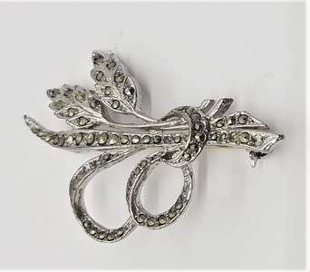 Vintage Costume Jewelry Brooch - as per photo