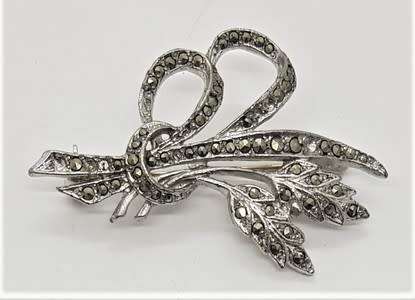 Vintage Costume Jewelry Brooch - as per photo