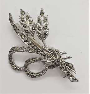 Vintage Costume Jewelry Brooch - as per photo